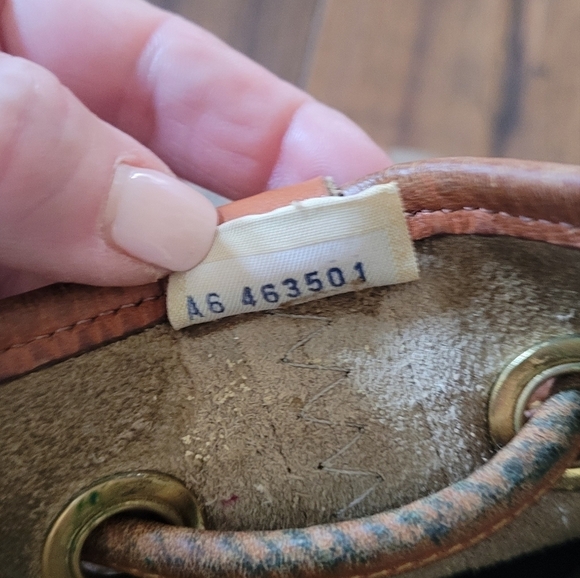 Dooney & Bourke 80's Taupe and Brown AWL Pebble Grain Drawstring Shoulder Bag - Picture 12 of 12